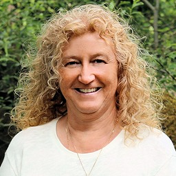 Claudia Heil